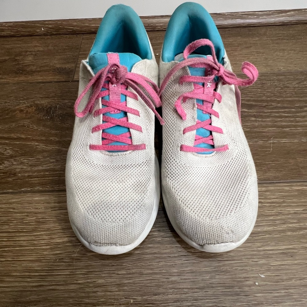 Youth Kizik Athens size 6.5